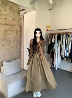 复古气质撞色圆领长袖连衣裙女春秋季设计感拼接长裙子穿搭一整套
