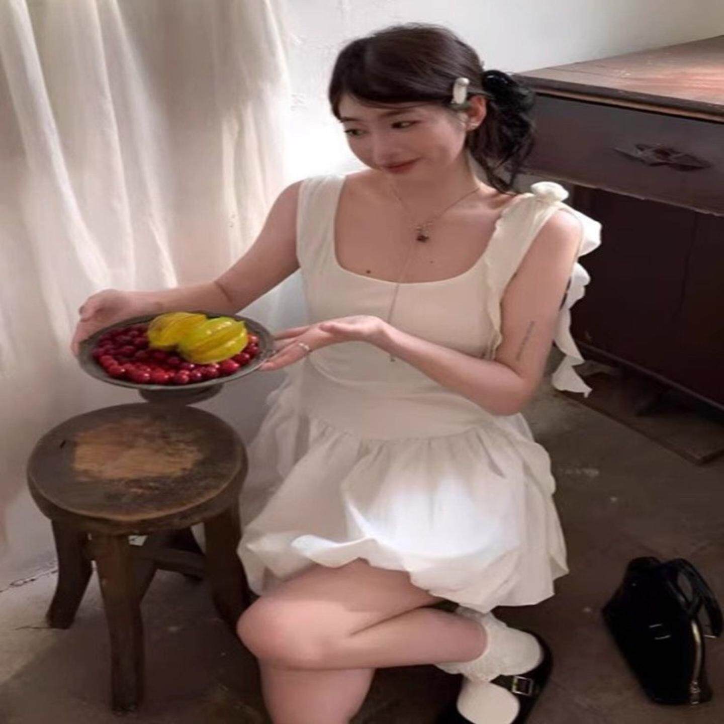 纯欲风立体花朵吊带背心连衣裙女夏季新款收腰显瘦短款A字裙