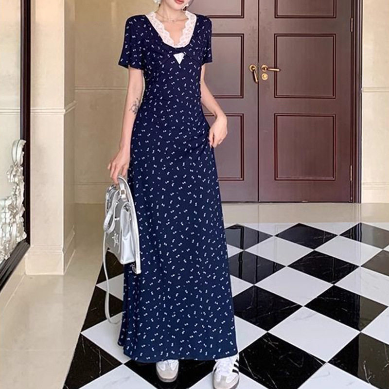 纯欲风扭结镂空短袖连衣裙女夏季法式碎花裙收腰A字裙藏蓝色长裙