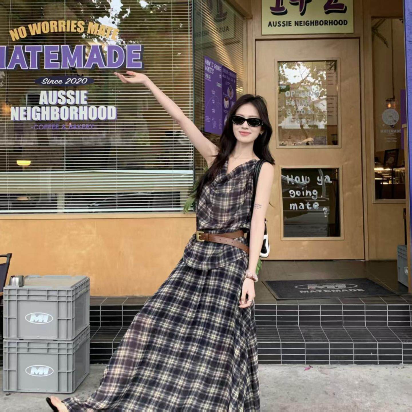 慵懒辣妹风复古格子荡领吊带背心