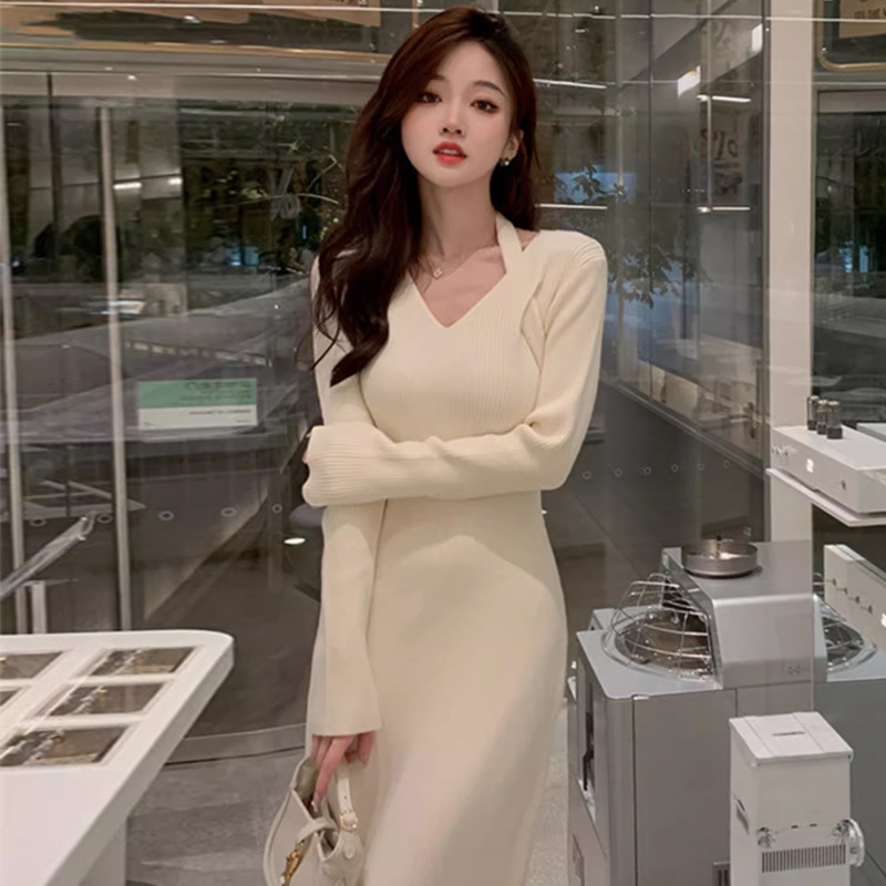 感配大衣针织连衣裙女秋季内搭修身显瘦v领毛衣打底小众长裙