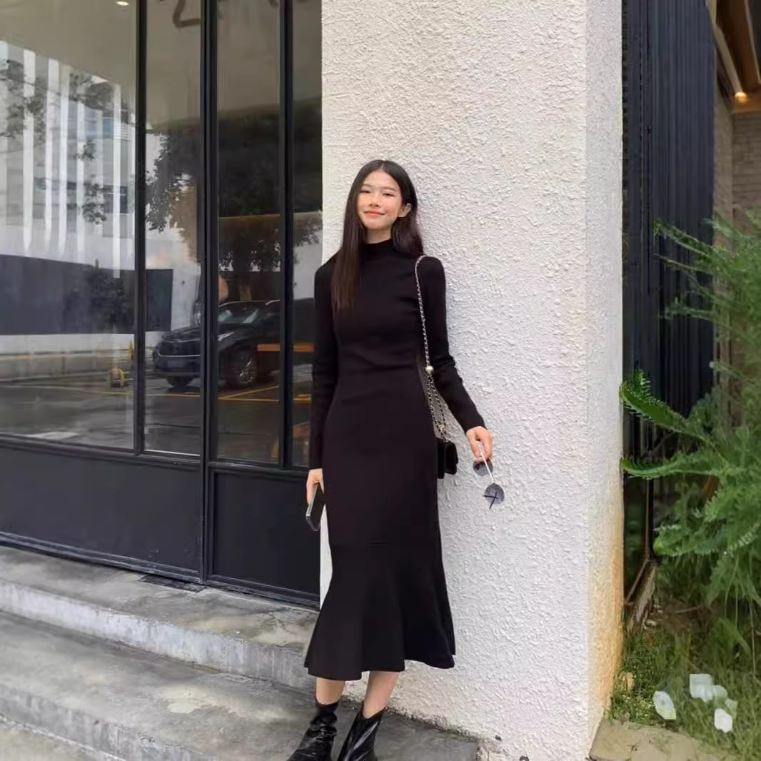 【针织裙】显瘦感鱼尾黑色长袖半高领连衣裙2025新款修身中长款裙