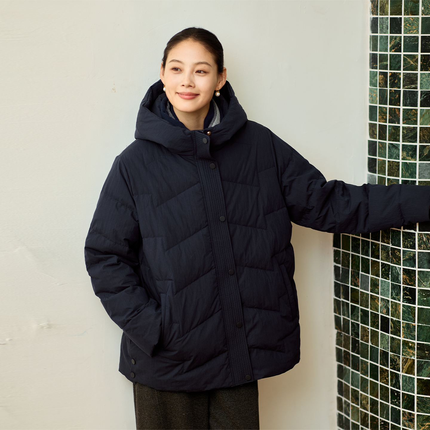 无色无味轻薄保暖女士宽松羽绒服