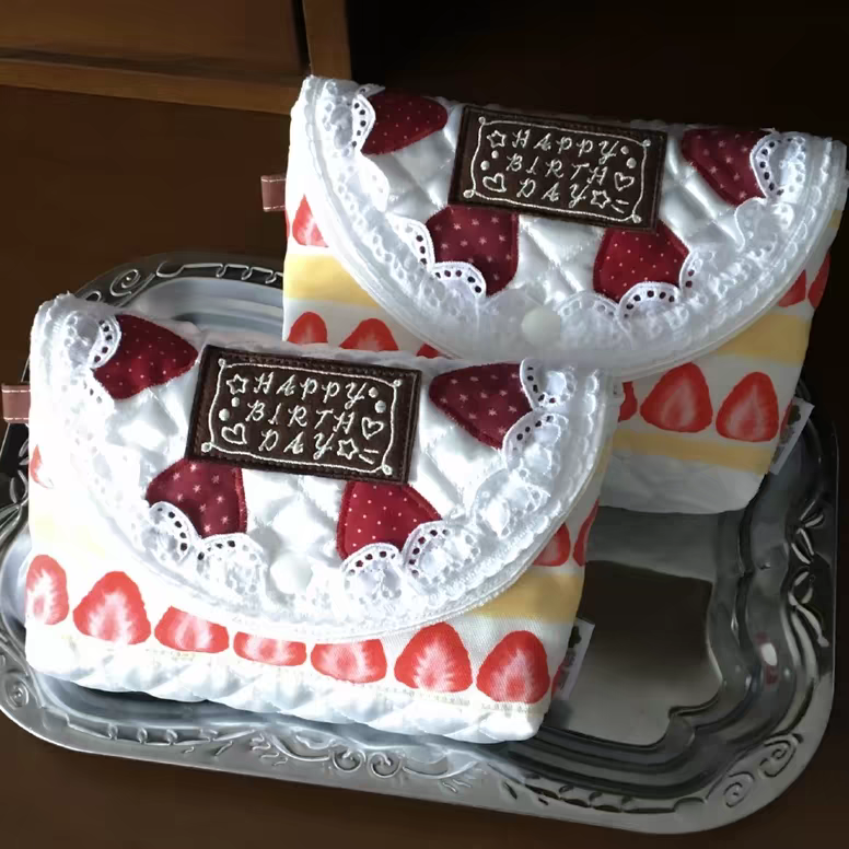 韩系古早草莓奶油蛋糕收纳包ins高颜值旅行便携化妆包立体蕾丝边,模玩/动漫/周边/娃圈三坑/桌游,动漫背包/钱包/箱包,淘宝优惠券,粉丝福利购,淘宝优惠卷