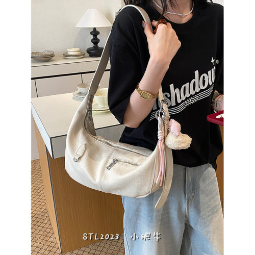 超火ins高级感大容量牛角包包女