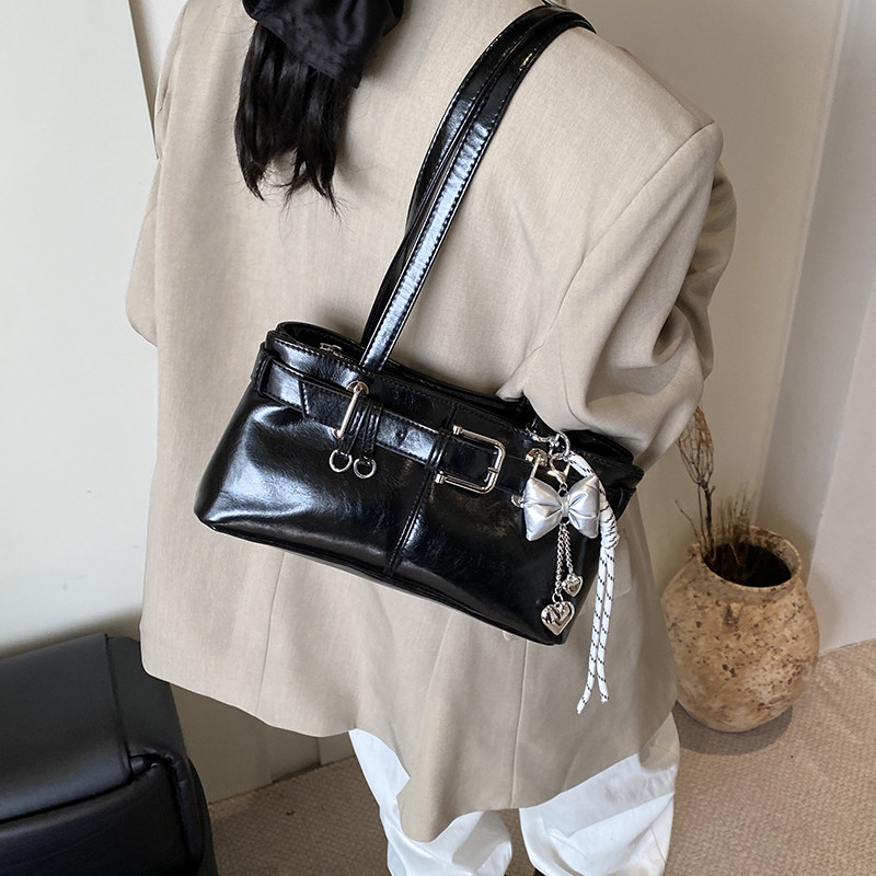 高级感黑色保龄球包包女2025新款通勤腋下包大容量手提单肩手提包,箱包皮具/热销女包/男包,腋下包,淘宝优惠券,粉丝福利购,淘宝优惠卷