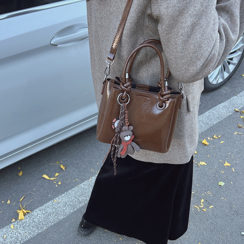 包包女2024年爆款水桶包