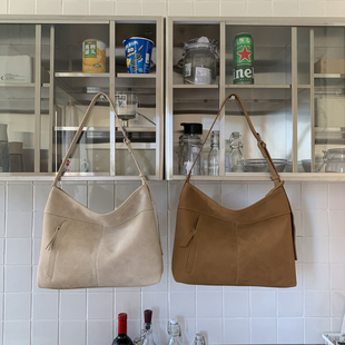 大容量包包女式今年秋冬流行复古麂皮绒斜挎包百搭女生通勤托特包