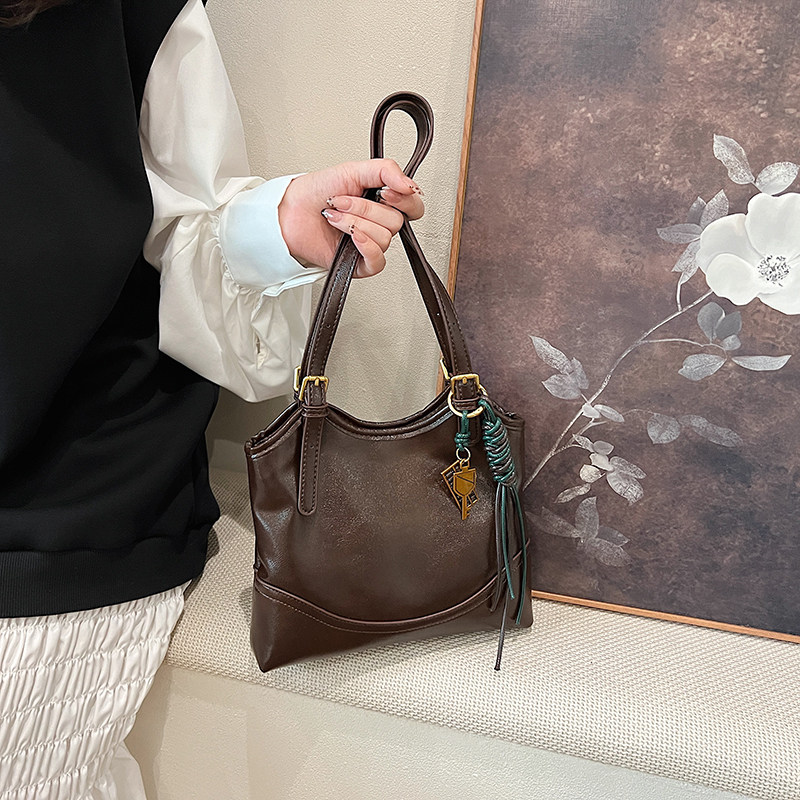 百搭ins复古小托特包女2025新款高级质感大容量通勤包单肩水桶包,箱包皮具/热销女包/男包,水桶包,淘宝优惠券,粉丝福利购,淘宝优惠卷