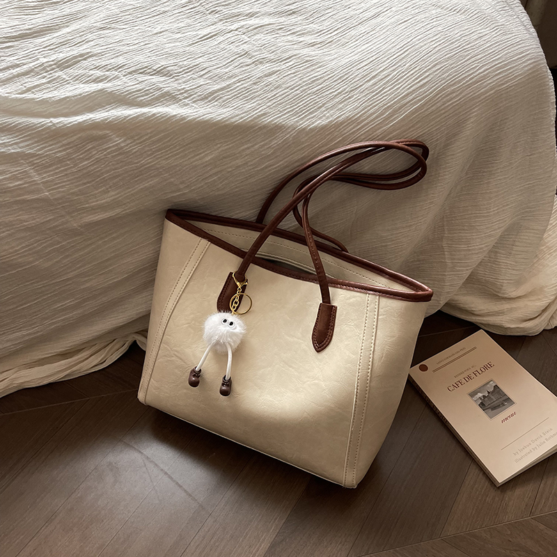 大容量通勤百搭复古托特包