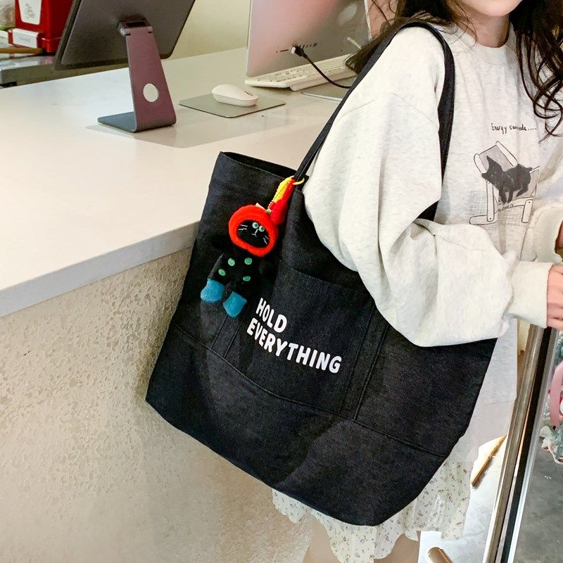 美式校园牛仔布托特包包女夏天时尚小众单肩包百搭大容量购物袋包,箱包皮具/热销女包/男包,托特包,淘宝优惠券,粉丝福利购,淘宝优惠卷