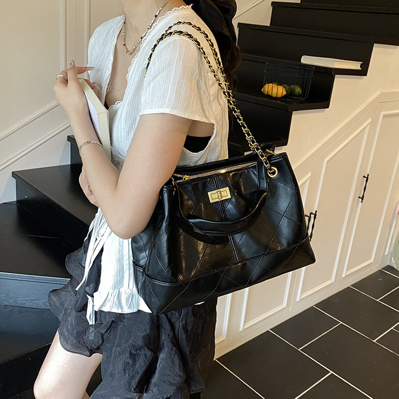 2025秋季新款小香风托特包链条腋下包包女高级感大容量单肩斜挎包,箱包皮具/热销女包/男包,托特包,淘宝优惠券,粉丝福利购,淘宝优惠卷