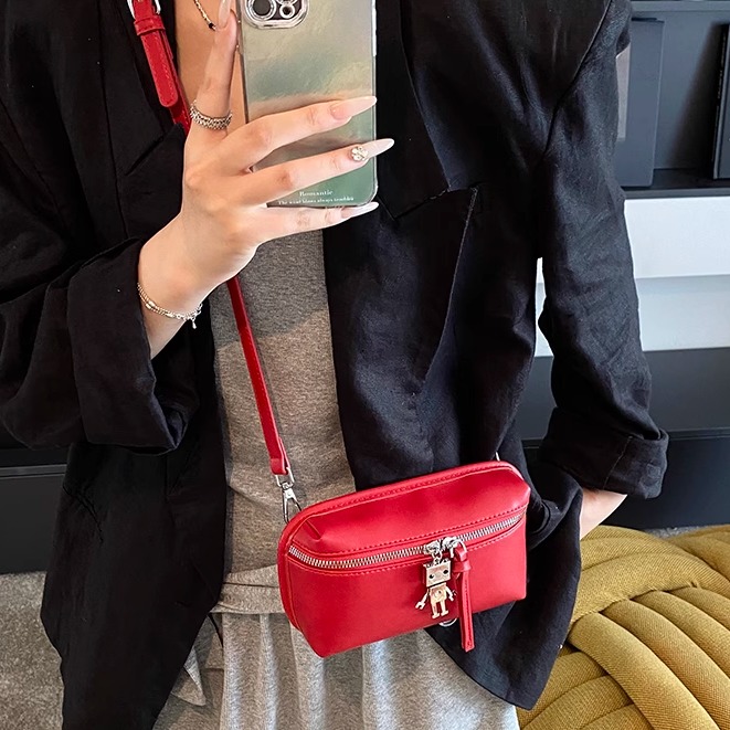 超火红色手机包女斜挎时尚