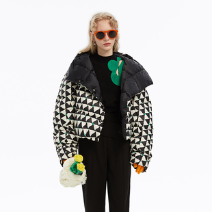 N·MORE设计师品牌 冬季黑白三角格字母印花短款立领鹅绒羽绒服女