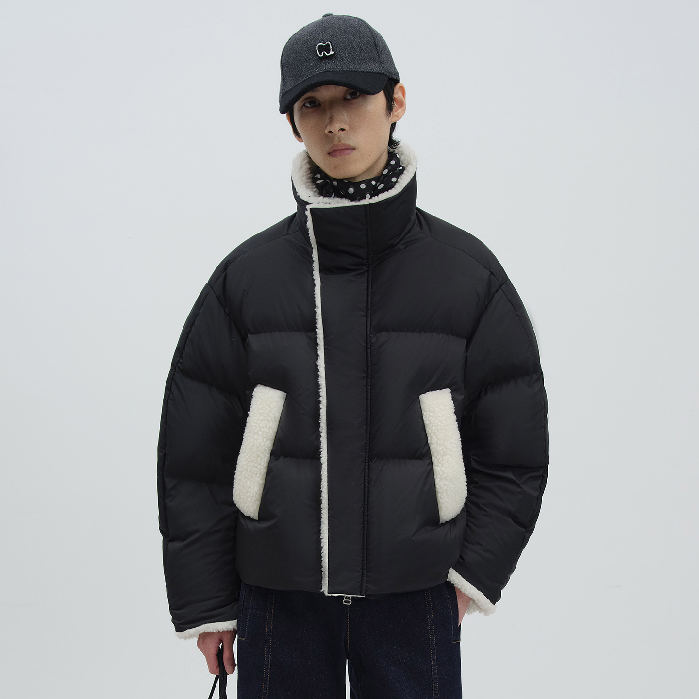 NMORE设计师品牌 25冬季新款 隐秘黑装饰羊羔毛短款羽绒服