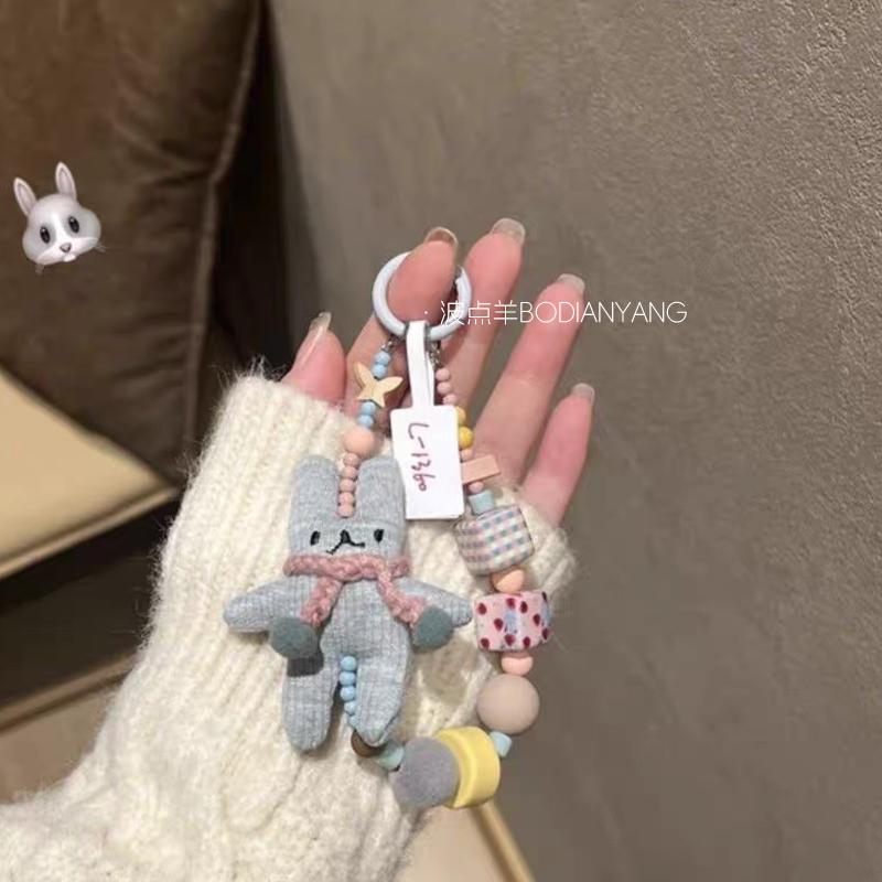 小兔子手工毛线编织挂件图片