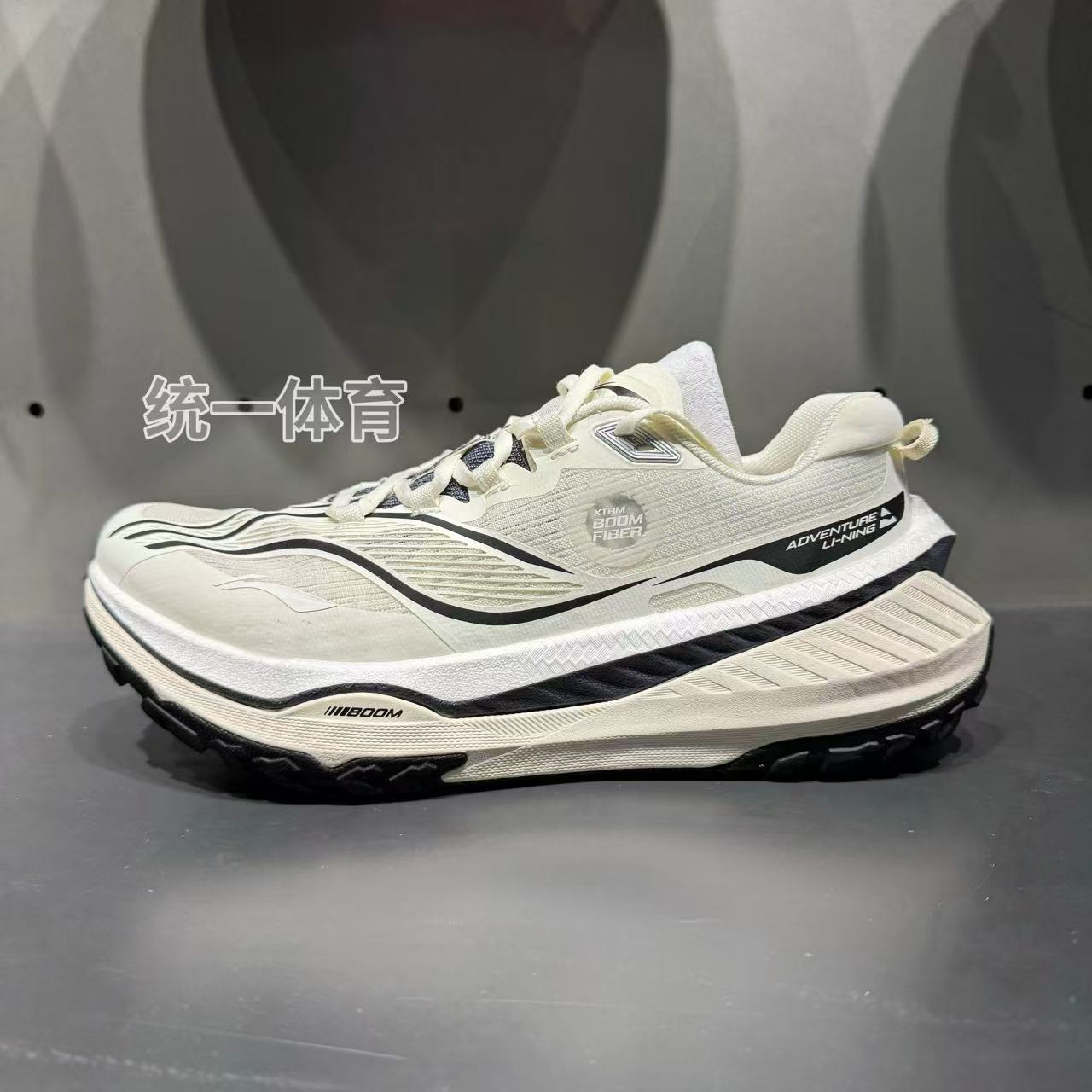 李宁男女越野跑鞋的卢V2䨻丝