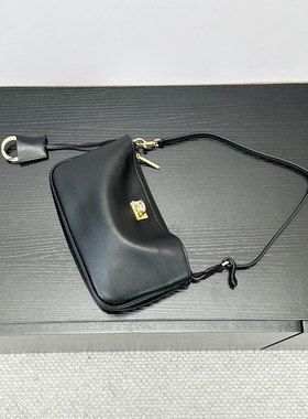 新款黑色腋下包女牛皮单肩斜挎包极简风法棍包小众设计