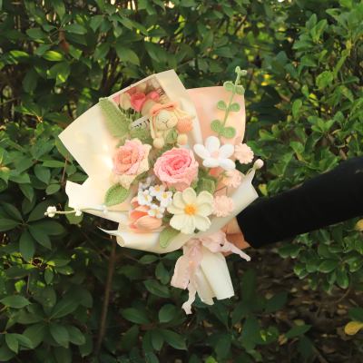 手工钩织毛线花束粉色系