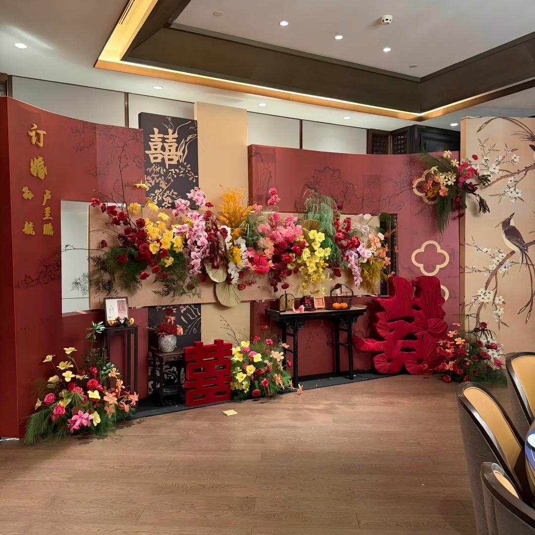 新中式订婚宴布置全套装饰现场摆件台高级感家庭kt板背景墙定制