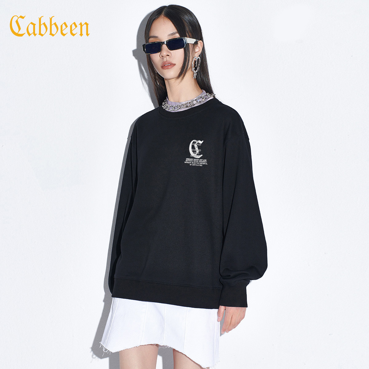 cabbeen/卡宾2023秋冬新款简约风logo印花设计圆领套头卫衣男女生