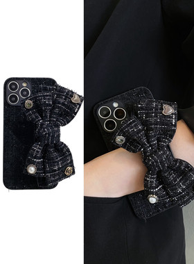 秋冬新款毛绒小香风适用苹果16手机壳iphone15/14promax斜挎13挂绳12蝴蝶结11pro防摔xsmax高级感7/8plus手腕