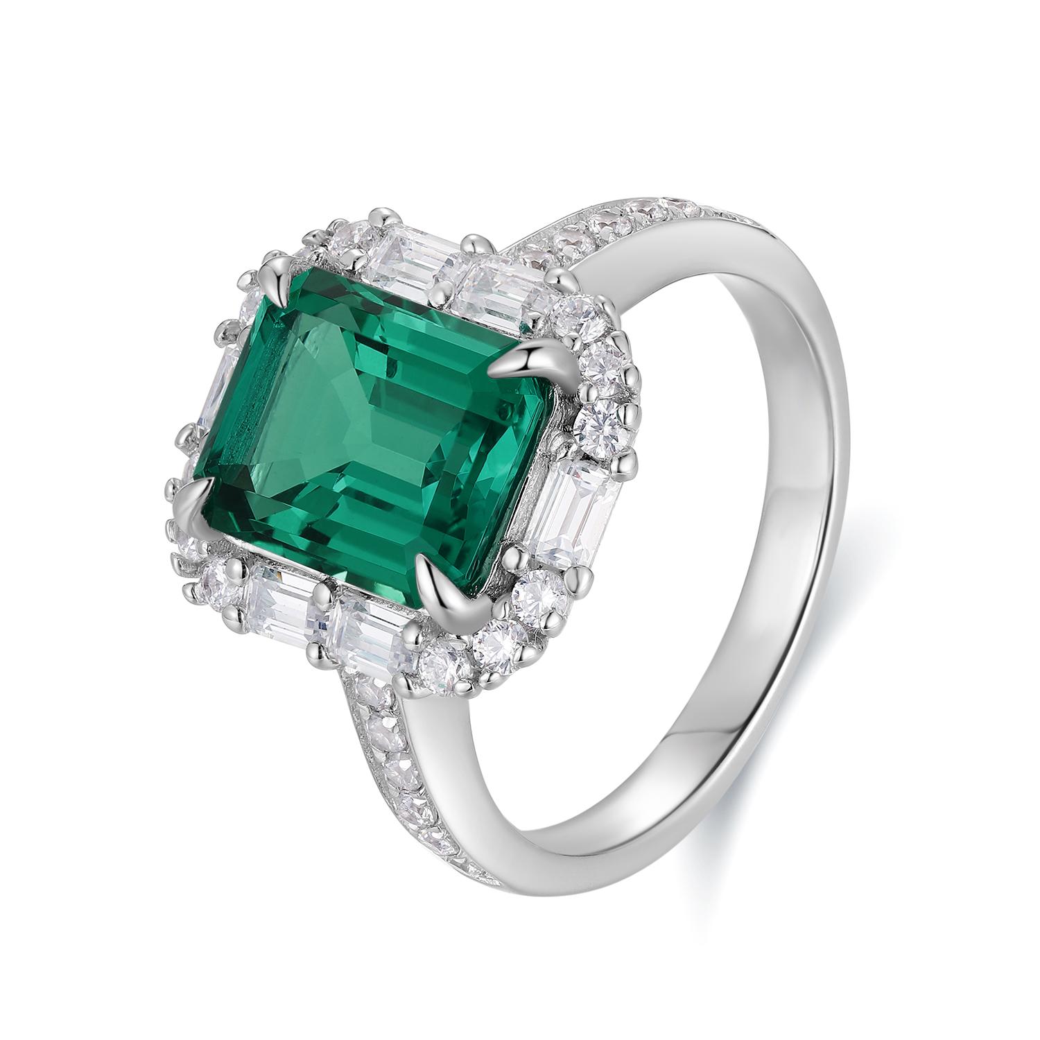 s925银培育祖母绿戒指女主石：2.92ct 副石：1.59ct 总重：4.77g