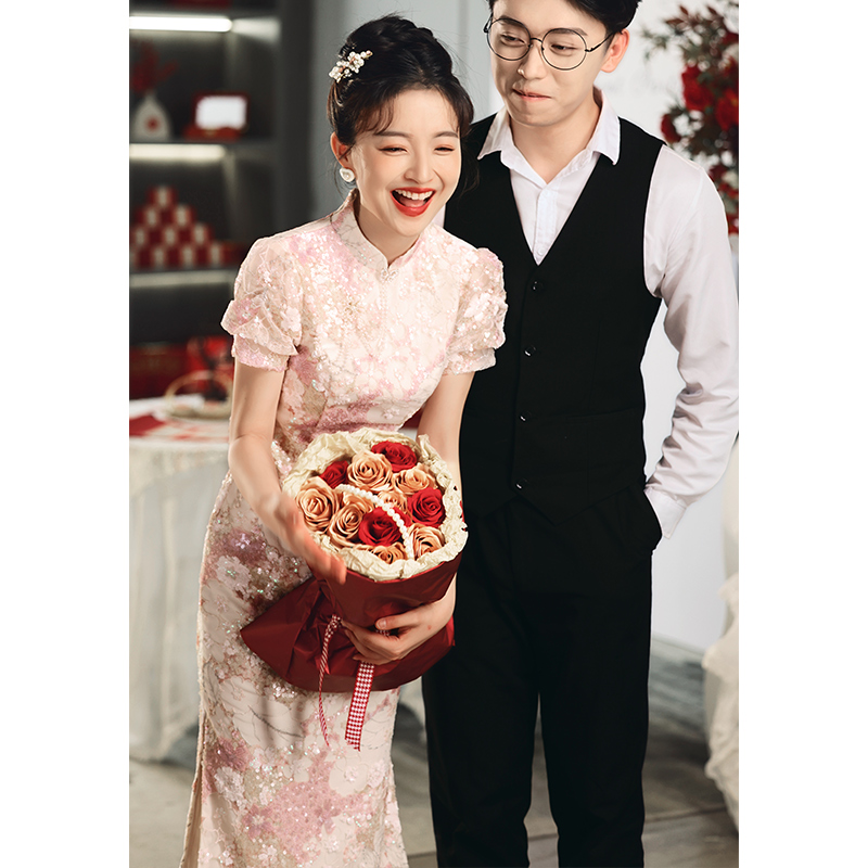 轻奢订婚晚礼服裙女2025新款高级感粉色敬酒服新娘连衣裙旗袍亮片