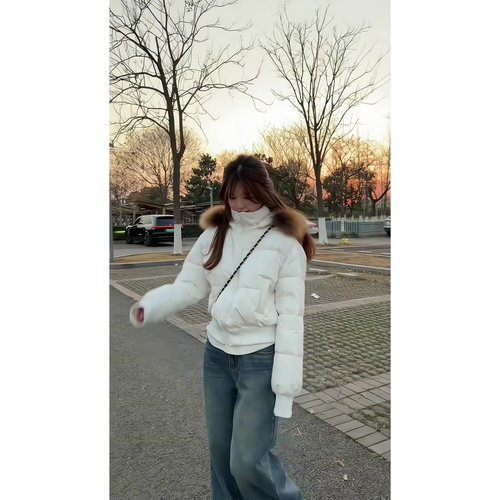 2025冬季女显瘦收腰云朵羽绒服