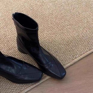 羊皮小短靴女2025年秋冬新款真皮气质方头软底舒适平底瘦瘦靴女