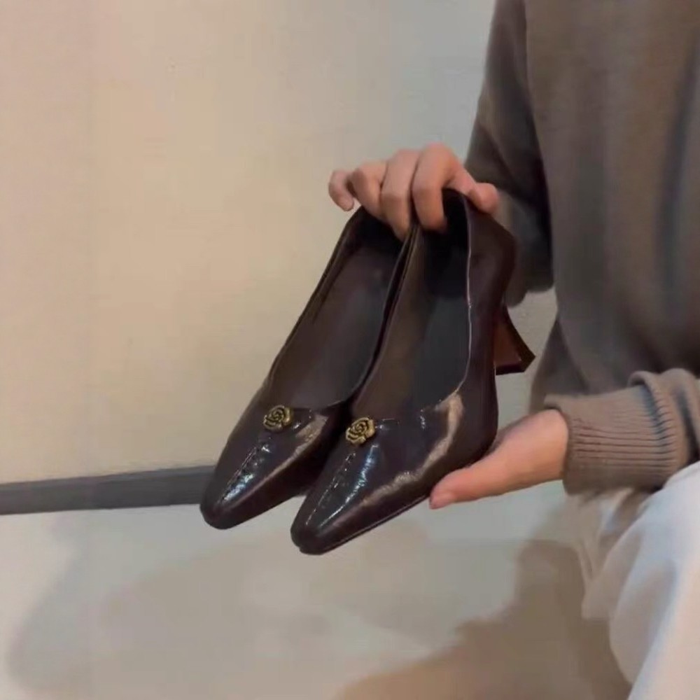 羊皮版气质百搭通勤风尖头单鞋女法式山茶花装饰黑色不累脚高跟鞋,女鞋,浅口单鞋,淘宝优惠券,粉丝福利购,淘宝优惠卷