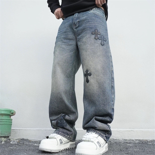 冬季新款贴皮刺绣十字花牛仔裤男士潮流美式休闲宽松微弯刀直筒裤