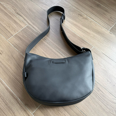 代工厂货源男士panorama鹿皮休闲商务皮包单肩斜挎软皮胸包男包