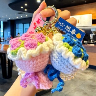 玫瑰手捧花钥匙扣毛线钩织花束挂件手工编织包挂饰伴手礼实用礼品