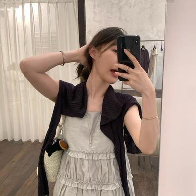 FOCUSE-26夏上新轻氧小白花压褶吊带背心9910562