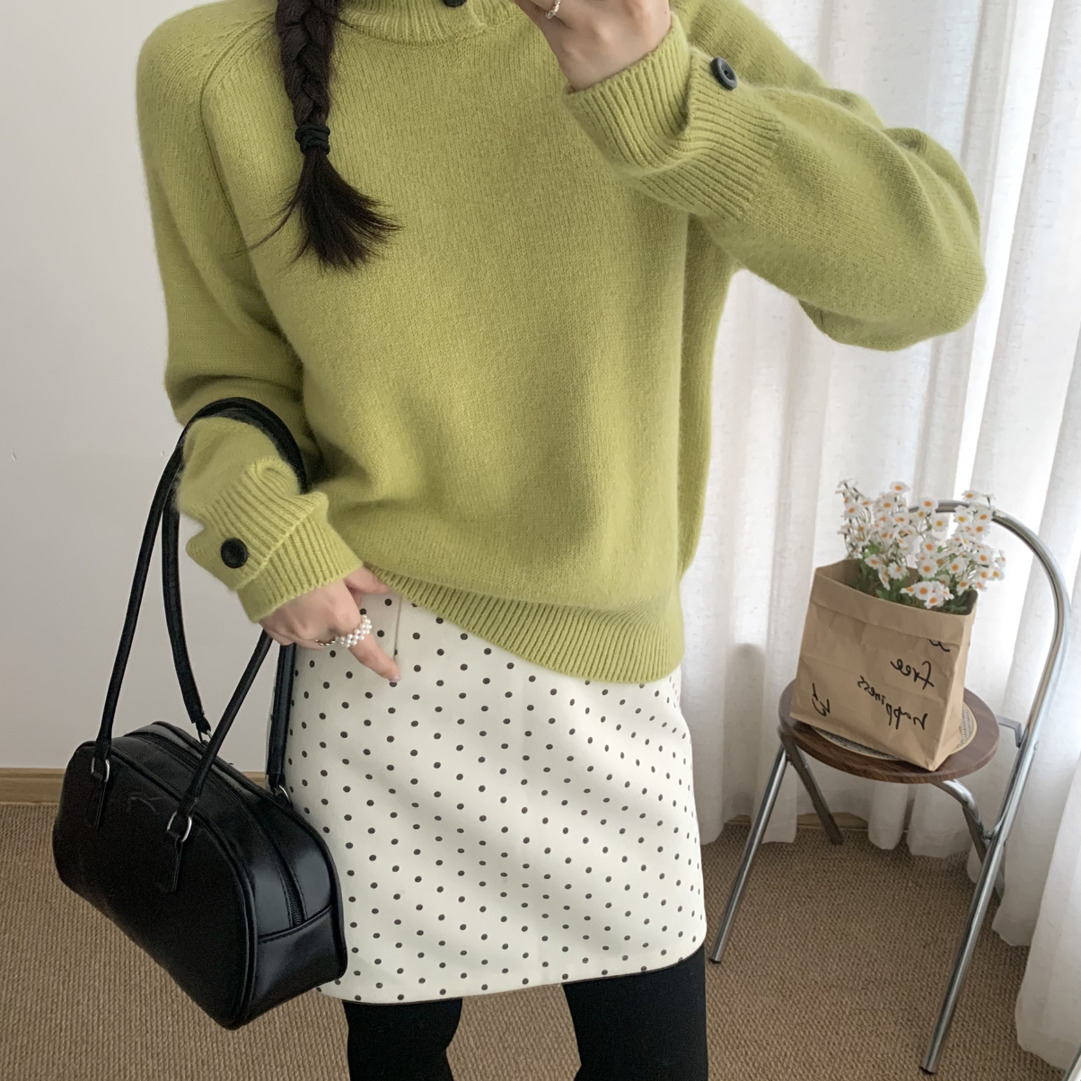 Loti-Fo-冬上新浣熊绒两粒扣高领保暖毛衣（含15.3绵羊毛）M55938