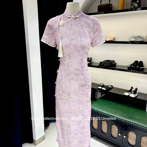open集合店-式温婉淑女气质印染刺绣收腰旗袍连衣裙(配挂件)L7327