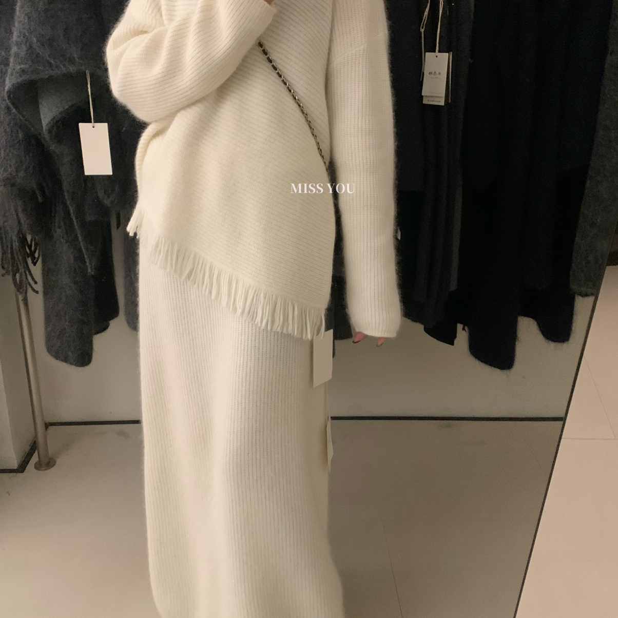 MISS YOU-纯色百搭流苏下摆针织衫(含10.3绵羊毛)(浣熊绒)T-12922