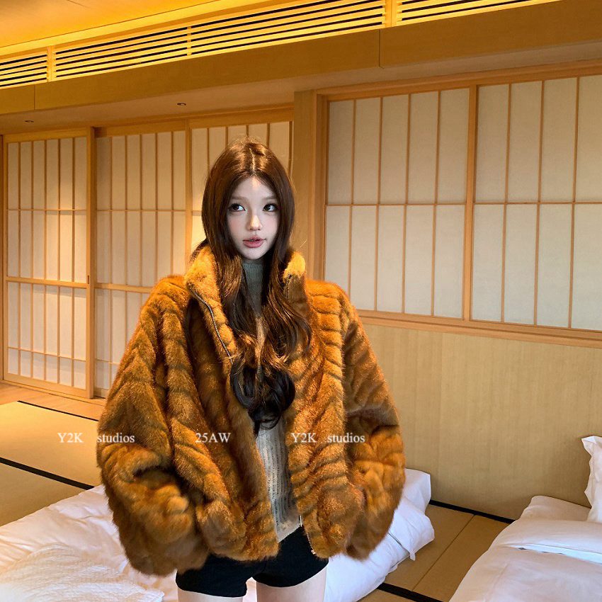 Y2K-韩系贵气感立领拉链仿皮毛一体短外套W7687