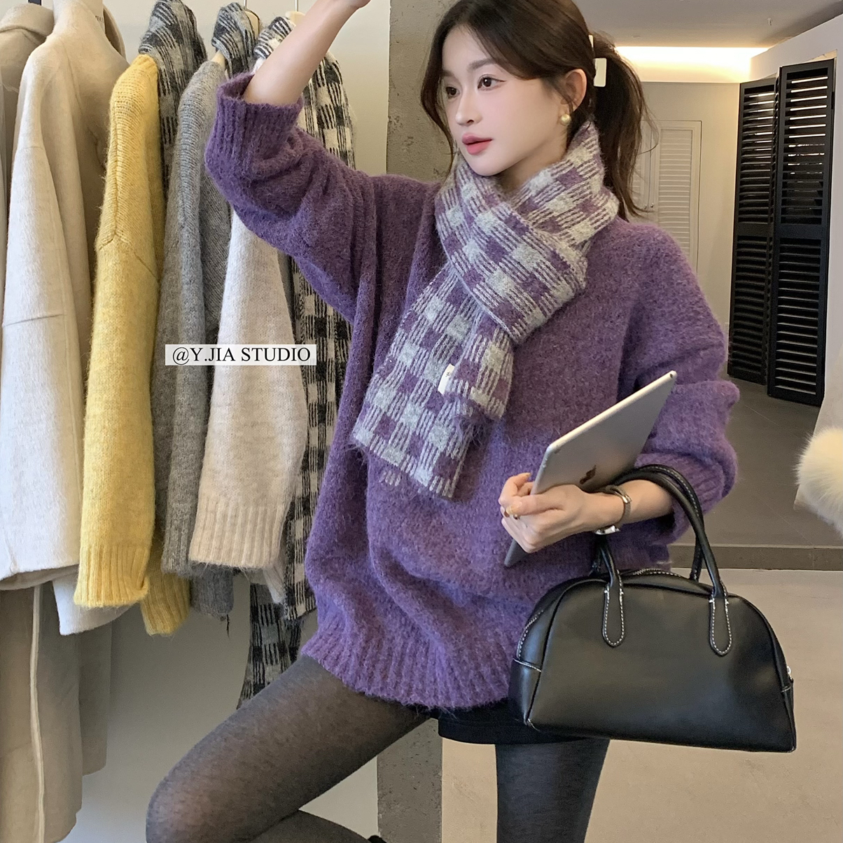 Y.JIA 伊嘉-搭宽松休闲显瘦圆领套头保暖毛衣(配格子围巾)1098-55