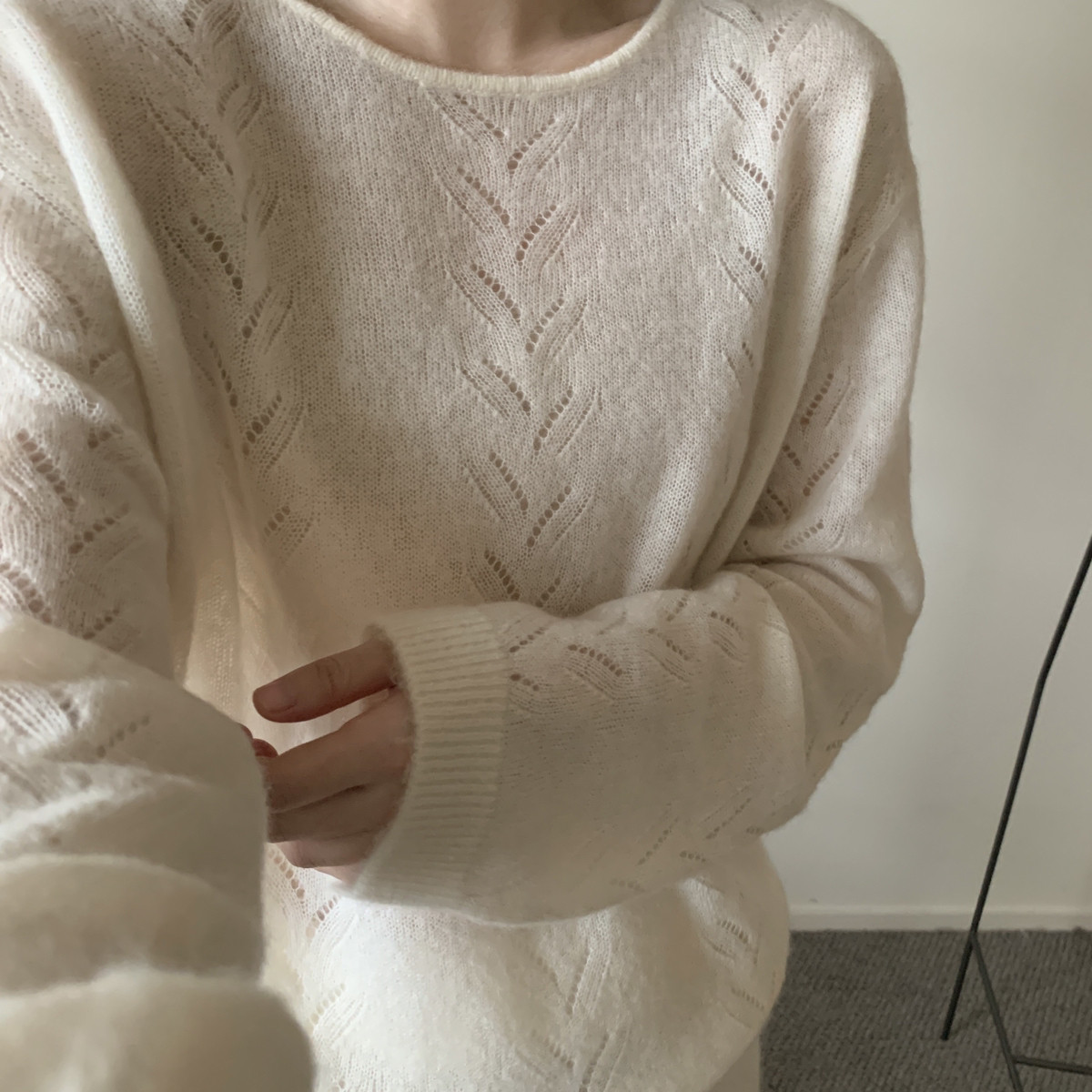 MUUTIS牧缇-空圆领图案刺绣柔软羊绒针织衫(含37.3绵羊毛)250789