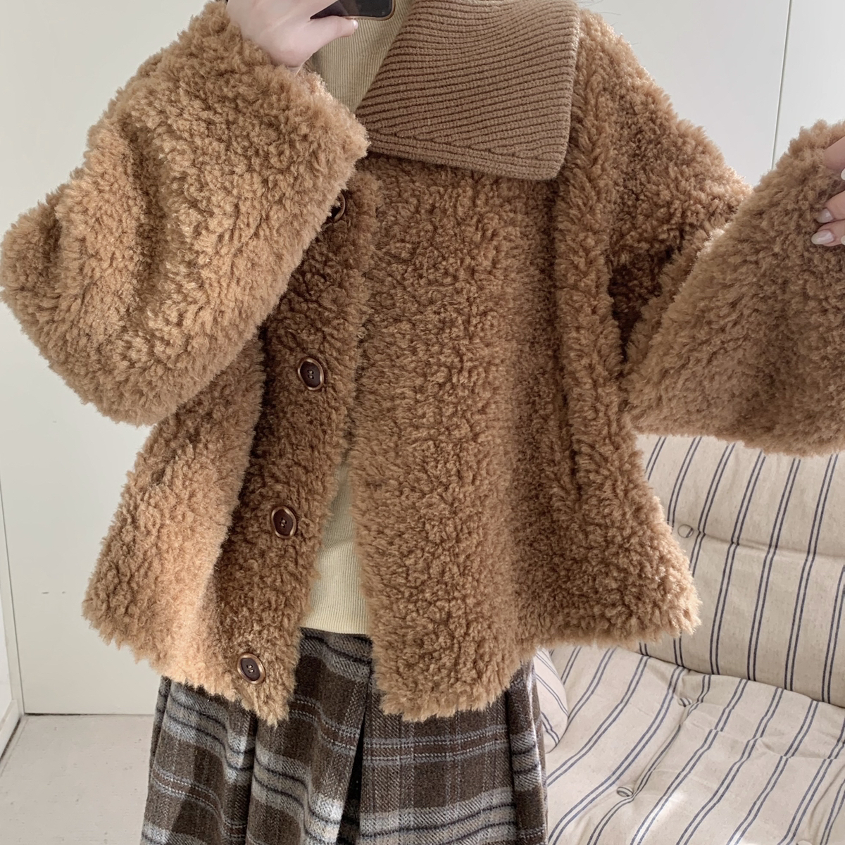 UUTIS牧缇-约可爱翻领保暖宽松慕斯短外套（含14.4绵羊毛）tp1344