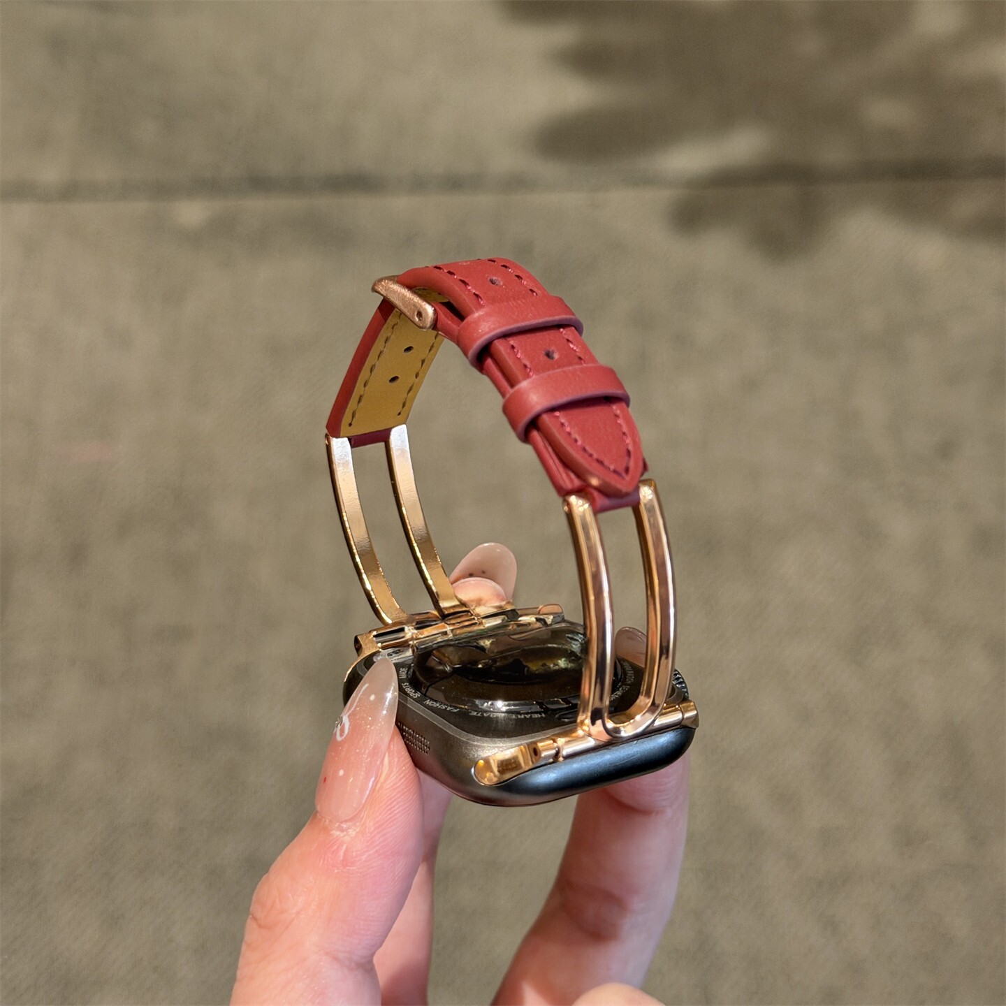 轻奢U型金属拼真皮苹果表带女款
