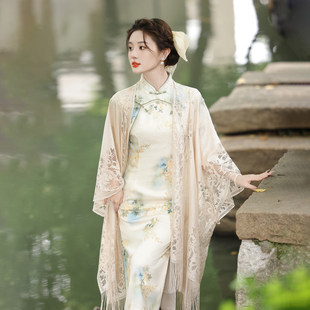 中国风蕾丝开衫披肩女镂空外搭2025新款薄款旅游防晒斗篷长款披风
