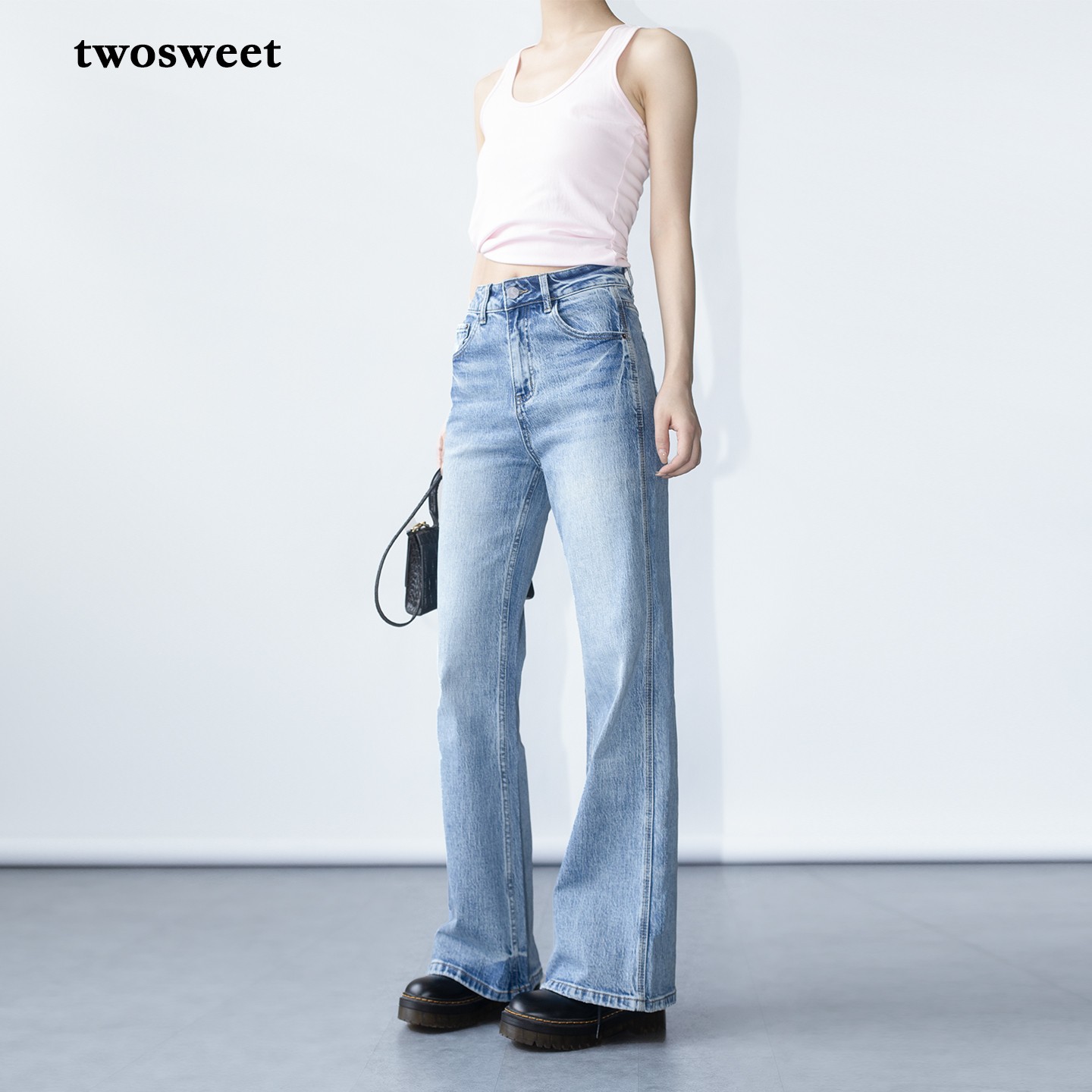 twosweet 树皮肌理美式直筒微喇牛仔裤女秋季复古低弹胫骨感长裤