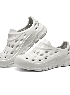 Skechers斯凯奇新款男子耐磨透气洞洞鞋运动休闲泡泡鞋凉鞋243240