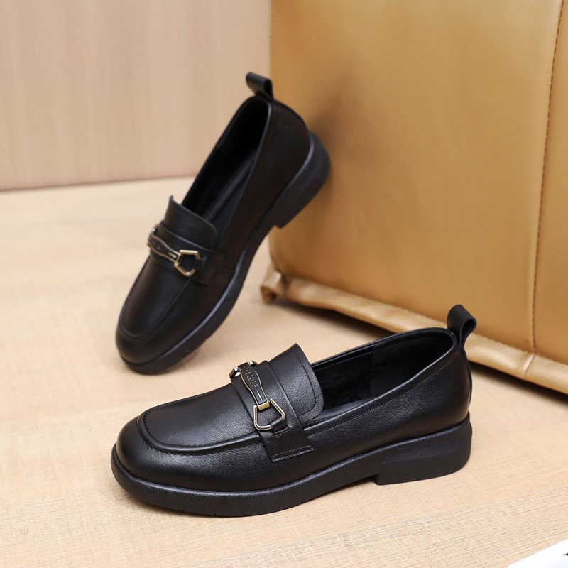 真皮大码女鞋41到43春秋款20y25新款低跟平底牛皮单鞋圆头小皮鞋4