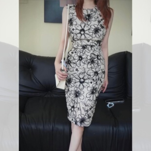 法式高级感连衣裙女夏装无袖修身收腰中长款设计感气质优雅简约