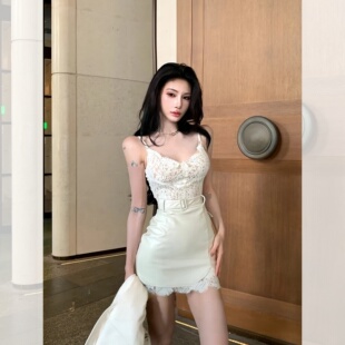 【牛了牛了】设计感吊带连衣裙女秋新款蕾丝拼接包臀皮裙法式裙子
