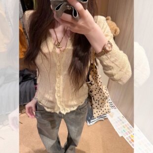 韩系温柔小女人V领纽扣设计感针织开衫上衣女修身显瘦长袖针织衫